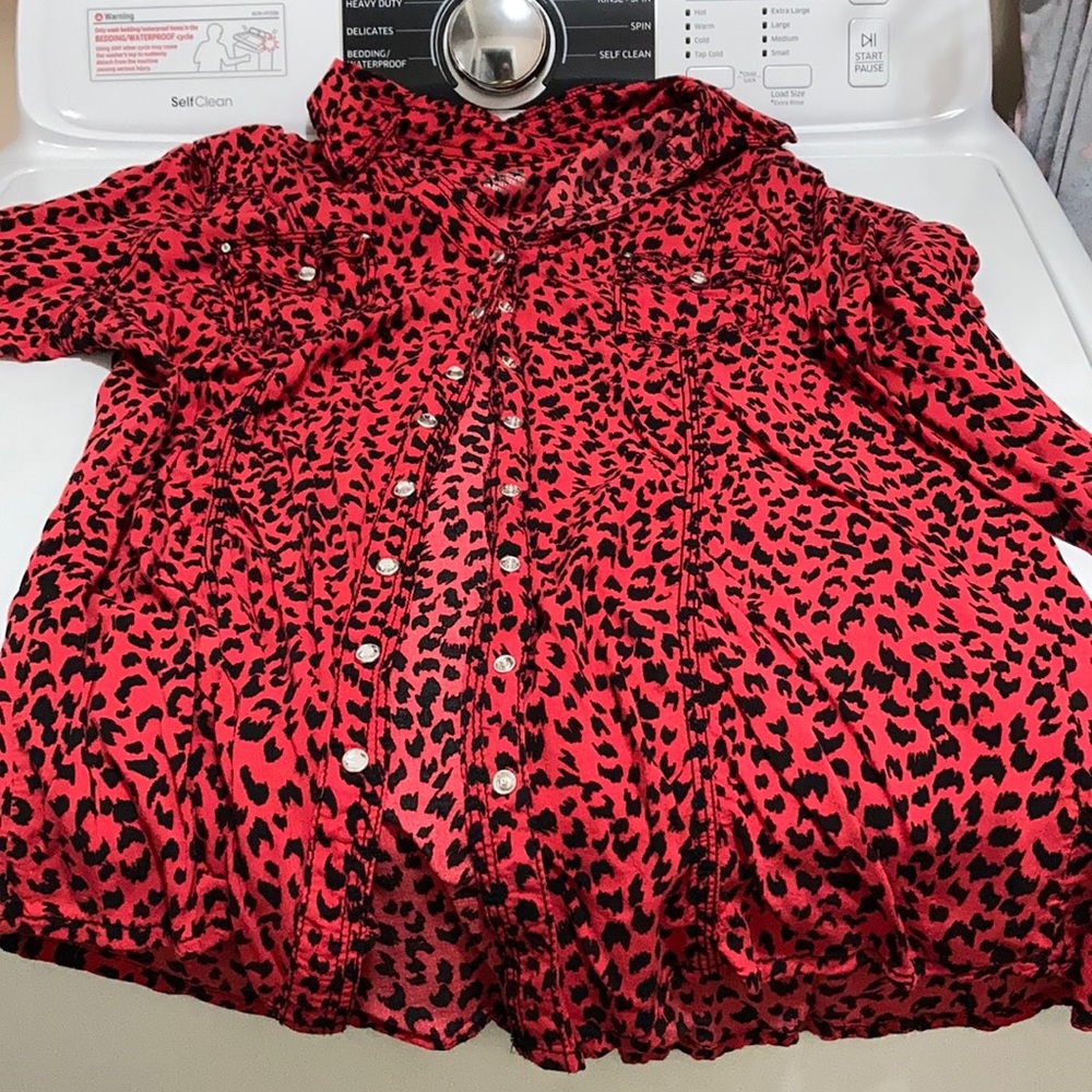 Long sleeved xl preowned animal print shirt